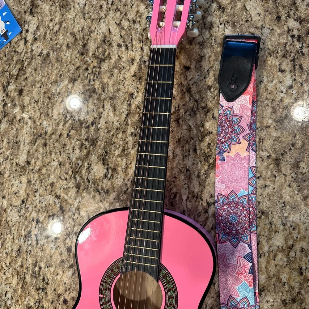 Toddler/Children’s Pink “My First” Acoustic Guitar with strap, pick and case - Picture 6 of 10